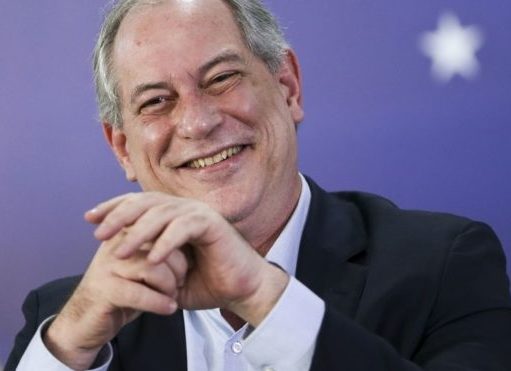 Ciro lan a vers o do Waze com sua voz