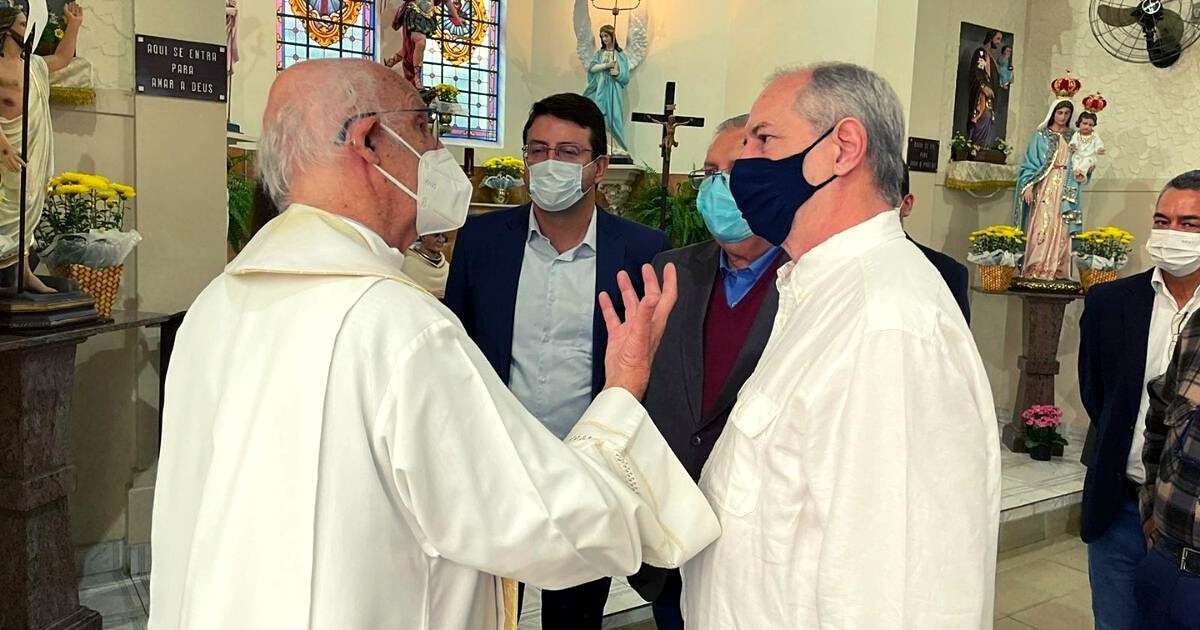 Antonio Neto e Ciro Gomes assistem missa do Padre Júlio Lancellotti