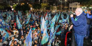 Em SP, PDT reúne milhares em defesa de Ciro